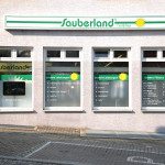Sauberland Frontansicht - Schaufenster + Reklame 